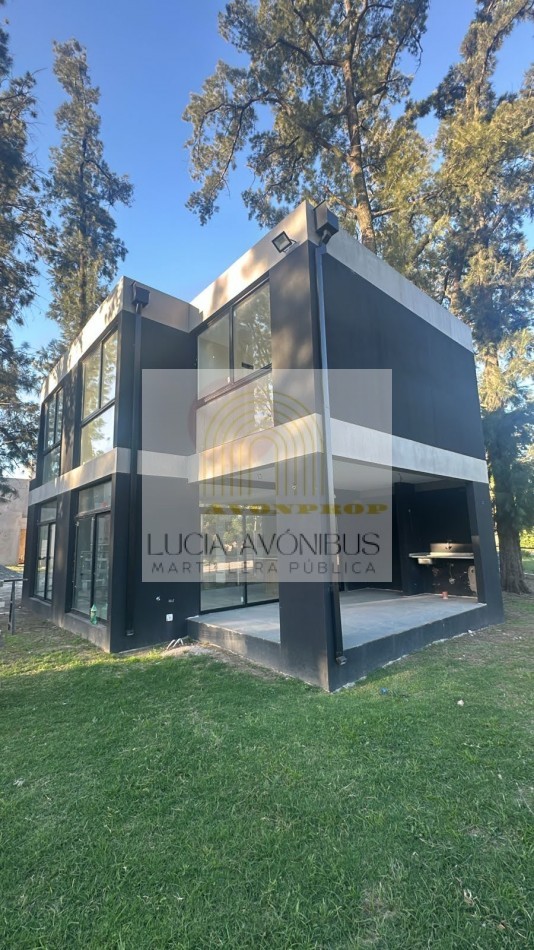 CASA EN COMPLEJO CERRADO