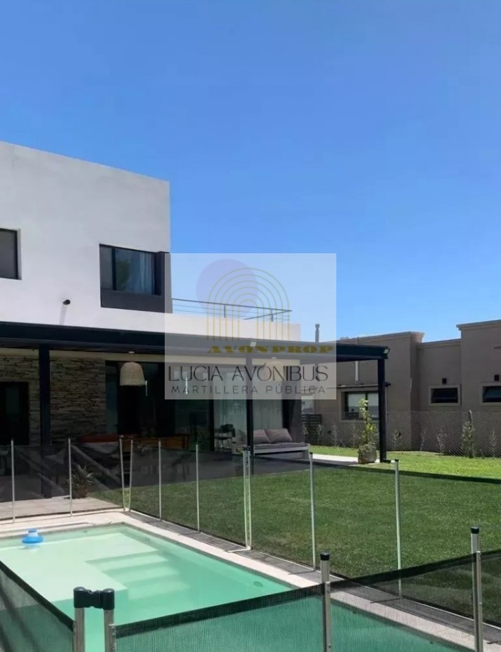 HERMOSA CASA EN DOS PLANTAS PILAR DEL ESTE